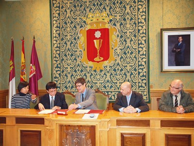 El Ayuntamiento firma un convenio con el distrito chino de Huangpu para atraer a alumnos chinos que quieran estudiar español 