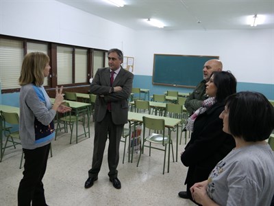 El Ayuntamiento colabora en una actividad educativa del IES Hervás para concienciar de que las aulas son de todos