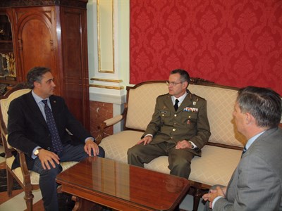 Ayuntamiento y Subdelegación de Defensa dispuestos a colaborar en beneficio de la ciudad