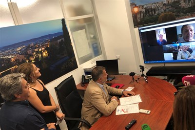 Ayuntamiento de Cuenca y UDP lanzan el Teléfono del Mayor para ofrecer acompañamiento a personas mayores 