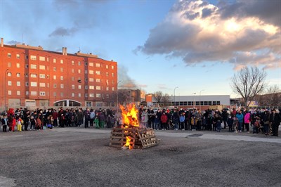 Variados disfraces y ambiente festivo rodean el Entierro de la Sardina, acto final del Carnaval 2022