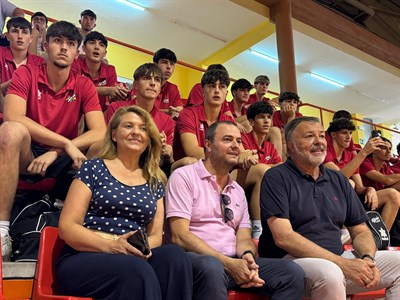 Dolz visita a las Selecciones Nacionales de Voleibol concentradas en Cuenca y asiste al partido España U19-Francia U18