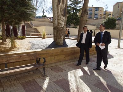 Concluyen los trabajos de restauración de las zonas ajardinadas de las plazas del Romero y la Ajedrea