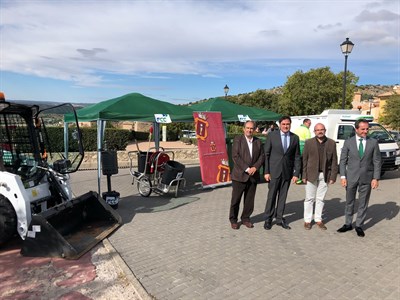 Ángel Mariscal presenta dos nuevos vehículos especiales, contenedores y utensilios de limpieza por importe de 225.000 euros