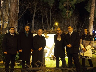 Numeroso público asiste a la inauguración del tradicional Belén de la Plaza de la Hispanidad