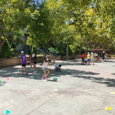 Los menores del proyecto ‘Diviértete aprendiendo’ disfrutan de actividades lúdico-educativas durante el periodo estival