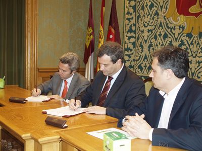 Convenio entre el Ayuntamiento de Cuenca y las fundaciones Ecopilas y Ecotic para la recogida de aparatos eléctricos y pilas