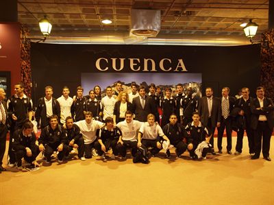 La Unión Balompédica Conquense visita el stand del Ayuntamiento y la Agrupación de Hostelería en FITUR 2010