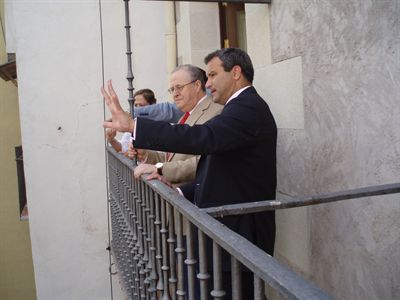 El alcalde recibe al embajador de Países Bajos en España, Van Hellenberg Hubar