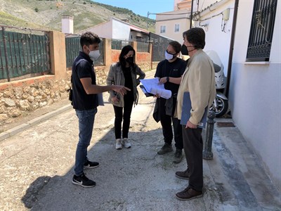 Firmada el acta de replanteo que marca el inicio de las obras del POS 2020 para acondicionar la calle Trashumancia del barrio de Tiradores  