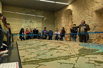 Alumnos del colegio Santa María de la Expectación de Cuenca conocen Tarragona de la mano de sus compañeros tarraconenses