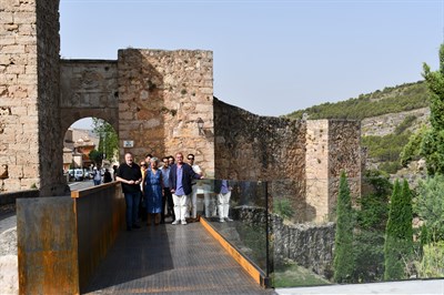 Inaugurada la pasarela en el Arco de Bezudo para mejorar la accesibilidad y movilidad peatonal