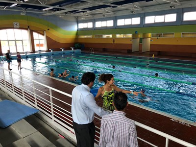 Más de 500 inscritos en los cursos de natación de verano de la piscina cubierta municipal Luis Ocaña