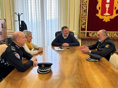 El alcalde Darío Dolz y el nuevo comisario de Policía Nacional, Manuel Domínguez, coinciden en mantener la colaboración entre ambas instituciones