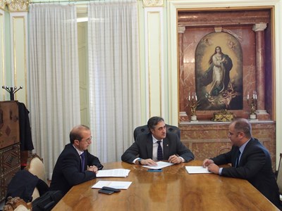 Mariscal recibe información de los planes de inversión que una importante compañía eléctrica tiene en la ciudad 