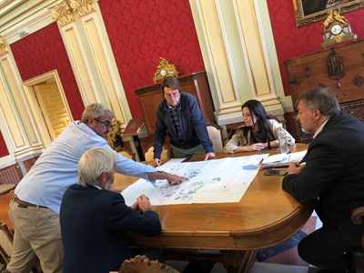 REBI continúa desplegando la red de calor de Cuenca y reasfaltará todas las calles en las que intervenga  