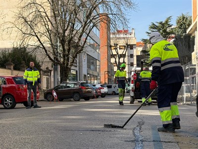 El Plan de Mantenimiento Urbano avanza con actuaciones de sellado de calzada en las inmediaciones de Plaza de España