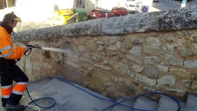 El Ayuntamiento de Cuenca inicia en el Casco Antiguo la primera de una serie de campañas especiales de limpieza en la capital