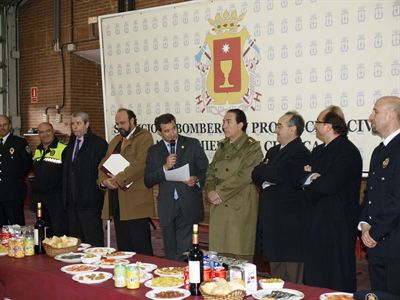 El alcalde felicita a los bomberos en la festividad de su patrón, San Juan de Dios