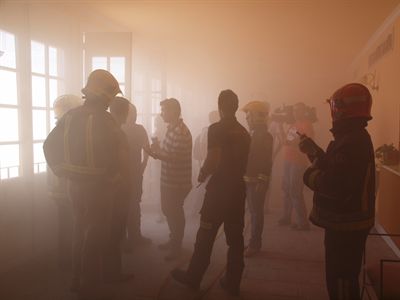 Ensayo de los bomberos salvar el patrimonio artístico del Palacio Episcopal de un incendio