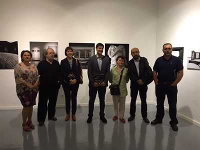 El alcalde inaugura la exposición fotográfica “15 fotógrafos, 15 miradas únicas” del GCPHE