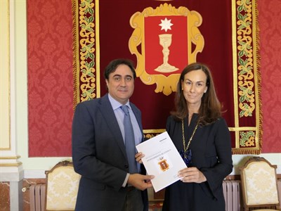 Los más de 550 empleados del Ayuntamiento podrán acceder a las ventajas en Liberbank