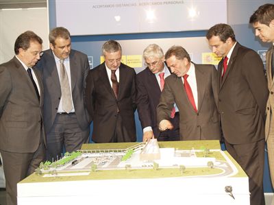 El alcalde de Cuenca muestra su satisfacción por la llegada del AVE y  pide al ministro de Fomento celeridad en la construcción de vías de comunicación por carretera que saquen a Cuenca de su aislamiento