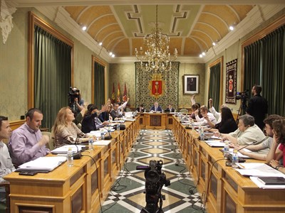 El Pleno aprueba iniciar los trámites para aceptar la donación de las obras del artista Gustavo Torner