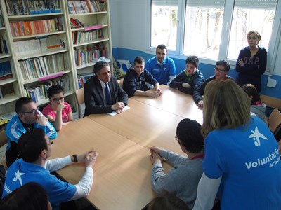 El programa municipal de apoyo pedagógico "Cuenta Conmigo para Estudiar" enseña a alumnos con necesidades educativas especiales cómo afrontar demandas de la vida adulta