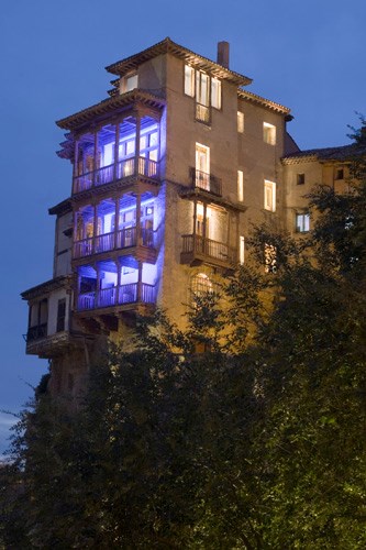 Las Casas Colgadas se tiñen de azul en el Día Mundial de la Diabetes 