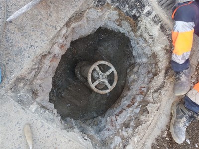 Las mejoras en la red de distribución de agua implican el corte del servicio en la zona de avenida Reyes Católicos este martes por la tarde 
