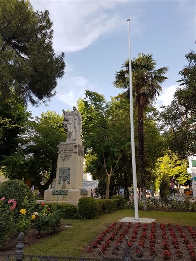 Todo listo para la celebración del homenaje a la Bandera de España en la Plaza de la Hispanidad