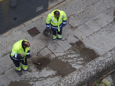 El Ayuntamiento está reparando cuarenta calles de la capital por las que procesionarán los pasos de Semana Santa 