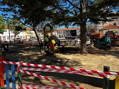 Avanzan las obras para la renovación integral del área infantil del barrio de Las Quinientas