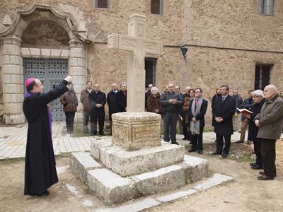 El alcalde inaugura la popular Cruz de los Descalzos, protagonista de la leyenda la Cruz del Diablo