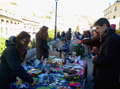 Visita al Rastrillo Navideño Solidario de Cáritas