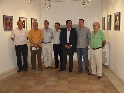 El alcalde entrega los premios a los ganadores del III Certamen de Fotografía de la Semana Santa de Cuenca