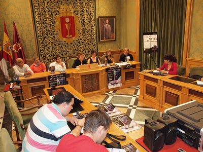 El Ayuntamiento presenta el programa y el cartel de San Mateo