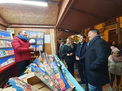 Cientos de niños y niñas inauguran la Navidad en Cuenca 