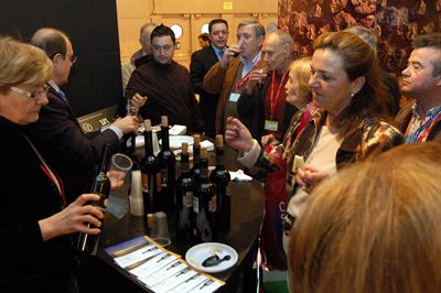 El stand del Ayuntamiento de Cuenca y la Agrupación de Hostelería acoge una nueva degustación de productos típicos