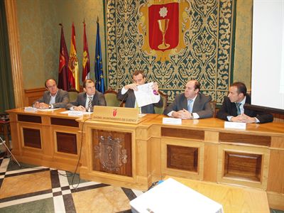 El Ayuntamiento de Cuenca pone en marcha la campaña “Aquí para el AVE” para promocionar la nueva Línea 12 de autobuses y celebrar la llegada de la Alta Velocidad