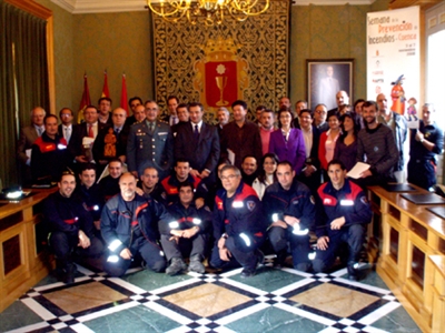 El Ayuntamiento de Cuenca galardona al Centro de Mayores San Pedro con el Bombero de Oro