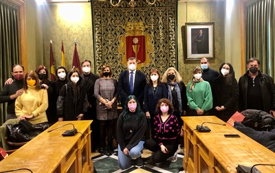 El alcalde recibe a un grupo de profesores griegos, italianos y españoles que participan en un proyecto Erasmus+ junto a docentes del colegio ‘El Carmen’