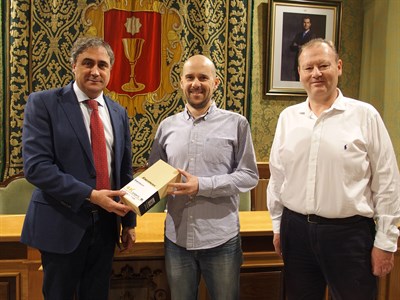 Ángel Mariscal entrega los premios de un nuevo reto de la iniciativa ‘Muévete por Cuenca’