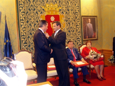 Emotivo acto de reconocimiento a los nuevos Hijos Adoptivos de Cuenca