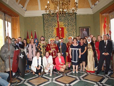 El Pendón del Rey Alfonso VIII descansa ya en el Ayuntamiento