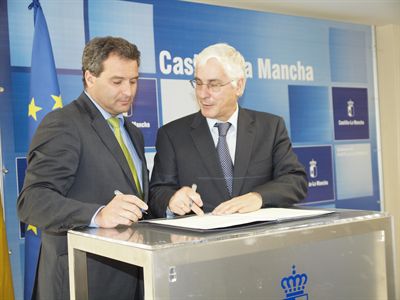 Ayuntamiento y Junta de Comunidades rubrican el convenio para el acondicionamiento urbanístico del barrio de Buenavista