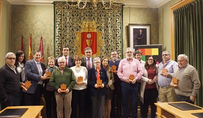 El Ayuntamiento rinde homenaje a los trabajadores municipales que se han jubilado en 2016