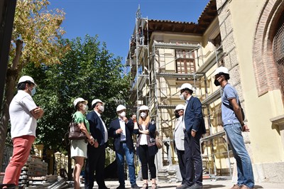 Los trabajadores del programa RECUAL ya están trabajando en el mantenimiento de los colegios de la capital para la “puesta a punto” de septiembre