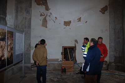 Aguas de Cuenca ayudará a la Catedral a resolver el problema de sus humedades